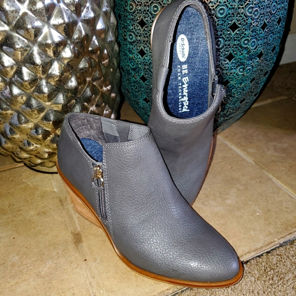 (SOLD) Gray ankle booties - Picture 1 of 4